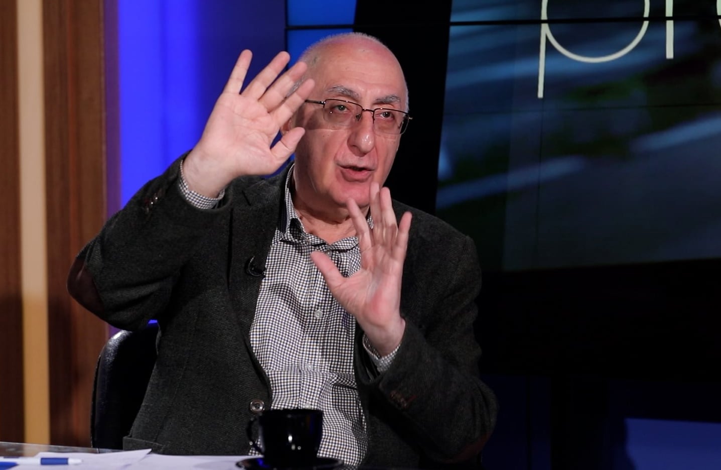 "The aliens, seeing the monkeys played by the CP faction, experienced cosmic disappointment. "The object is still in the Stone Age. Don't be fooled by the ties." Ara Sahakyan