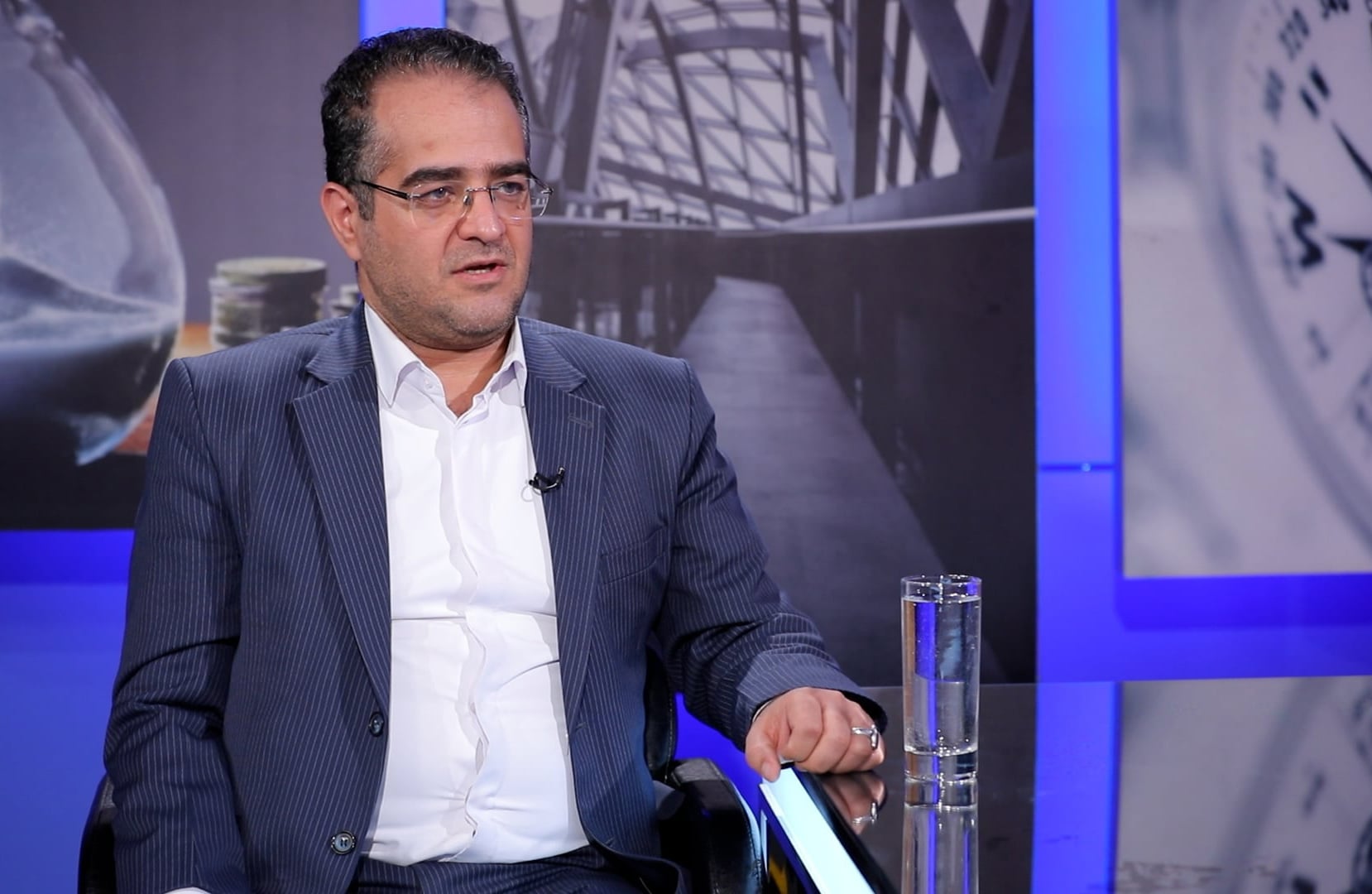 Ուզո՞ւմ ես ներխուժած զինվորին մի հատ էլ համբուրի, «Հակոբյան» կոստյում հագցրու և աղոթքներով ուղարկիր Բաքու. իրանցի փորձագետը՝ Փաշինյանին