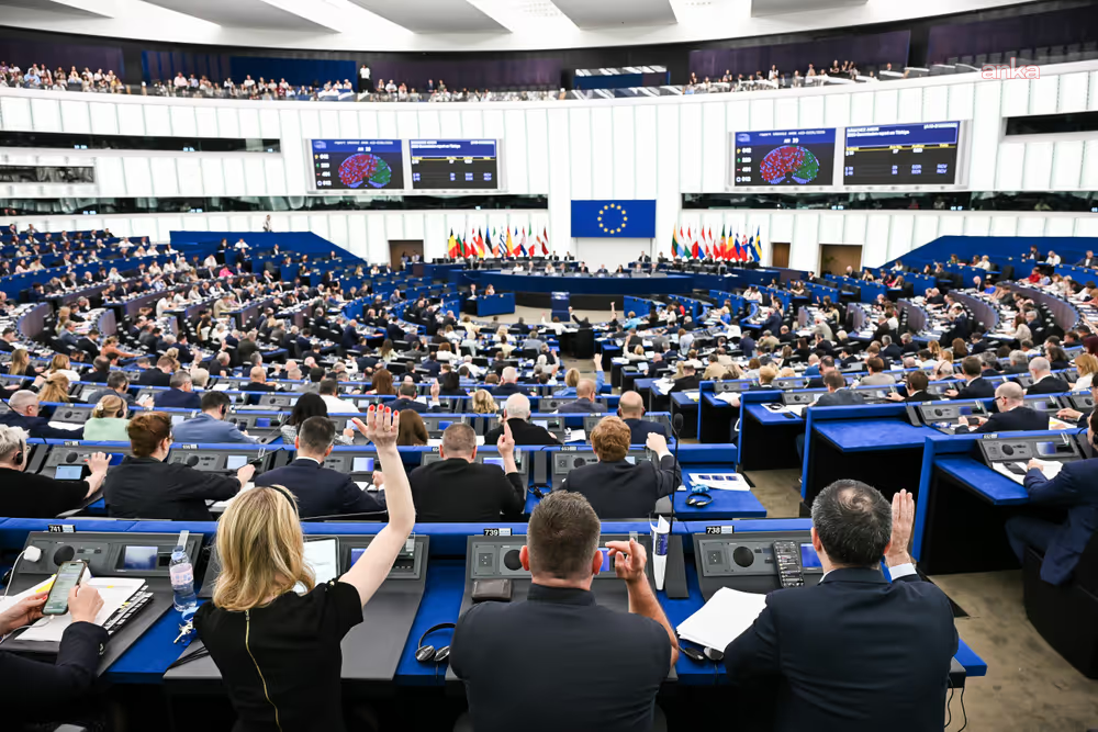European Parliament calls on EU to adopt tougher trade policy towards China