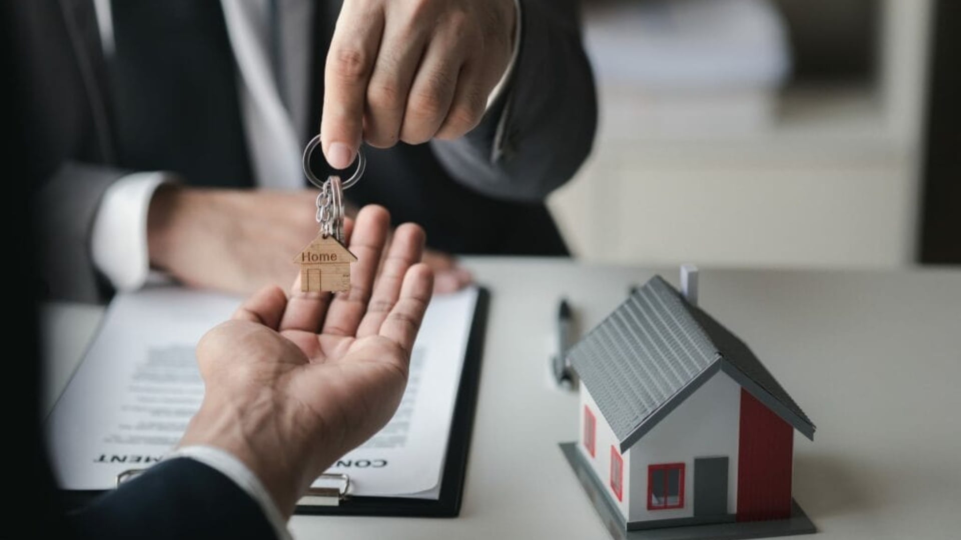 The procedure for conducting realtor professional qualification exams has been established.