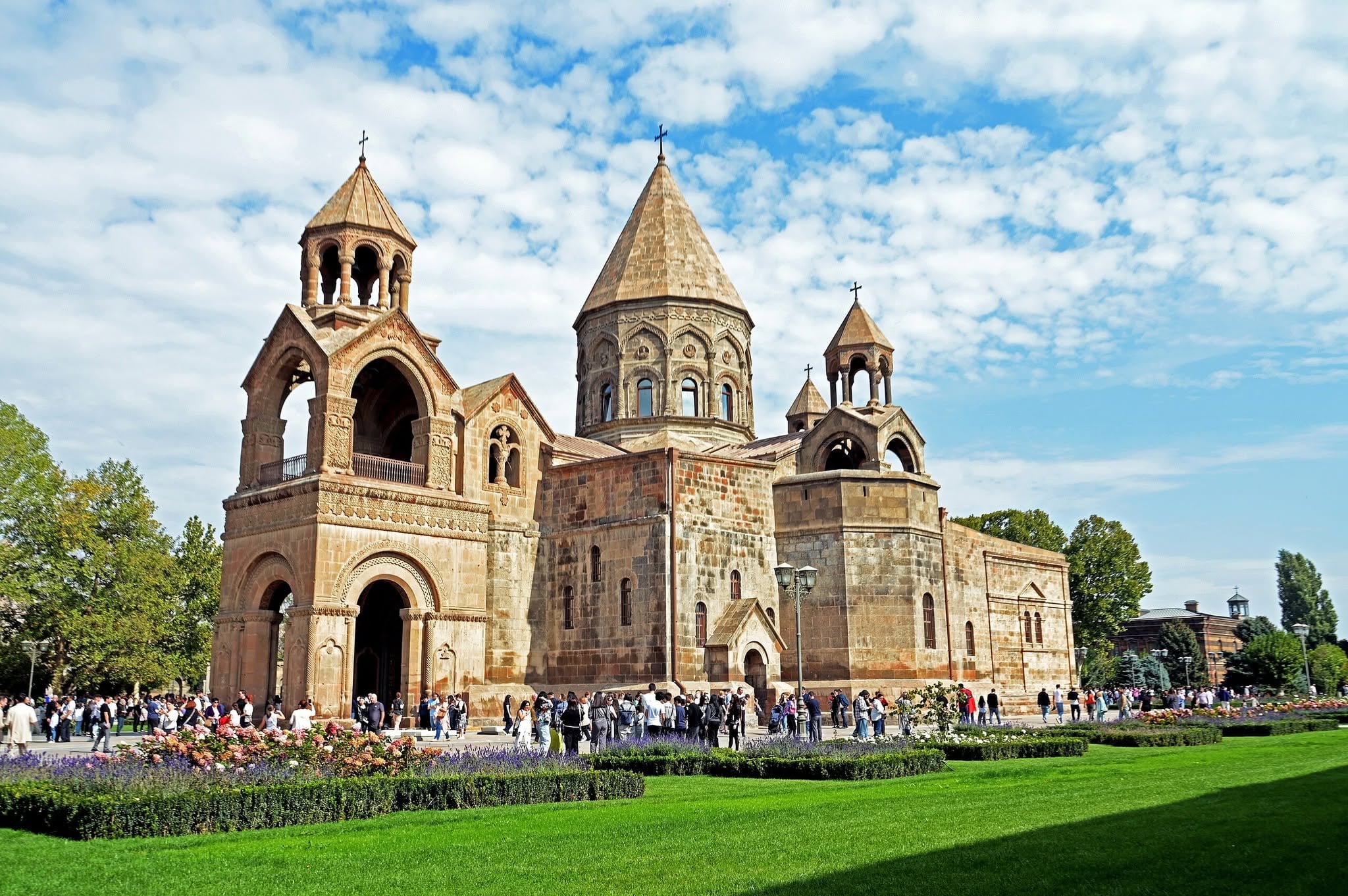 «Ուժեղ Հայաստանը» պաշտպանելու է Հայոց Եկեղեցին, որպեսզի այն կարողանա շարունակել իր պատմական և հոգևոր առաքելությունը. «Ուժեղ Հայաստան»-ը՝ Սուրբ Էջմիածնի տոնի առթիվ