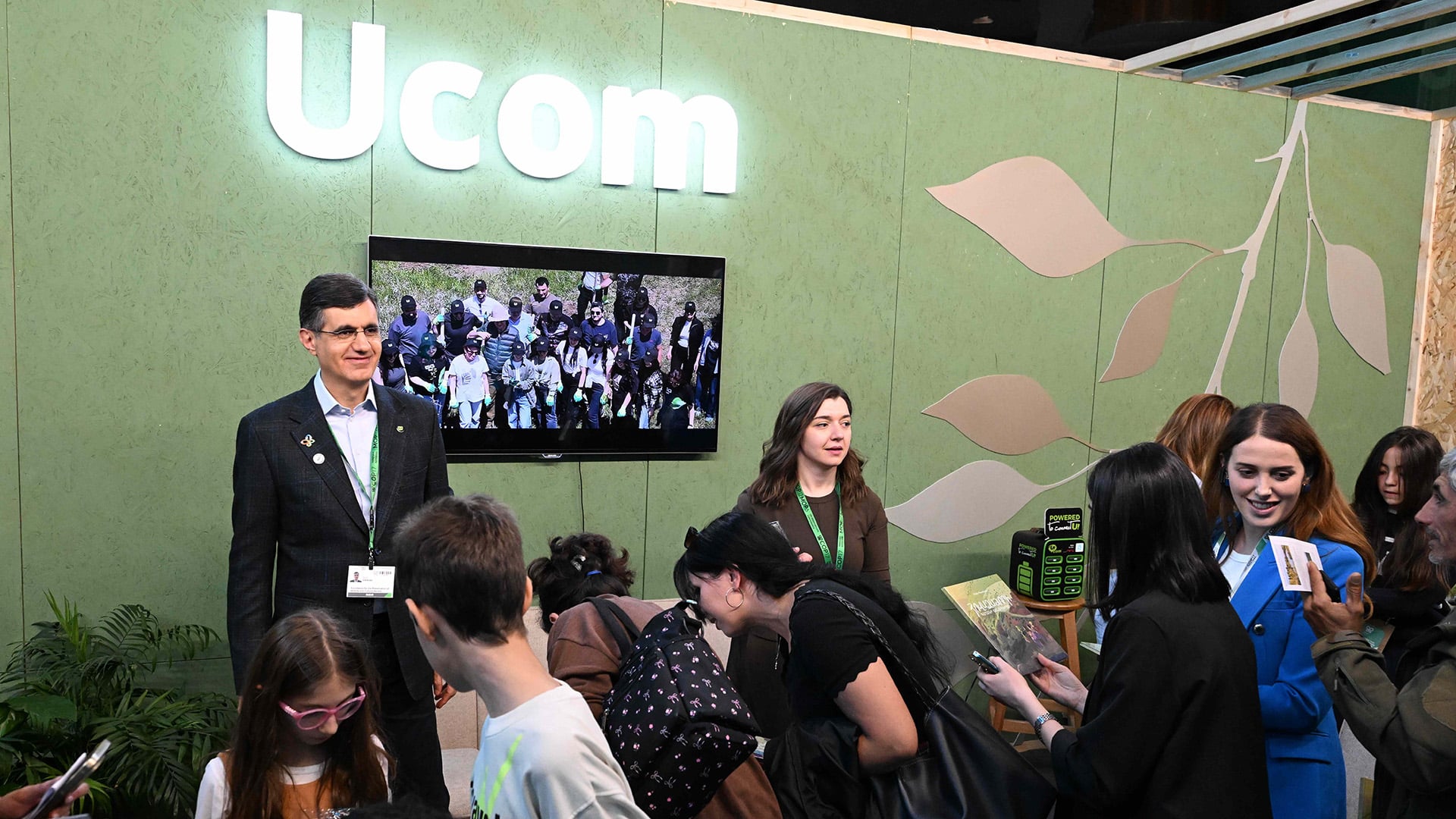 COP17-ում ներկայացվեց Ucom-ի աջակցությամբ հրատարակված «Հովազաձորի գաղտնի ճանապարհը» գիրքը