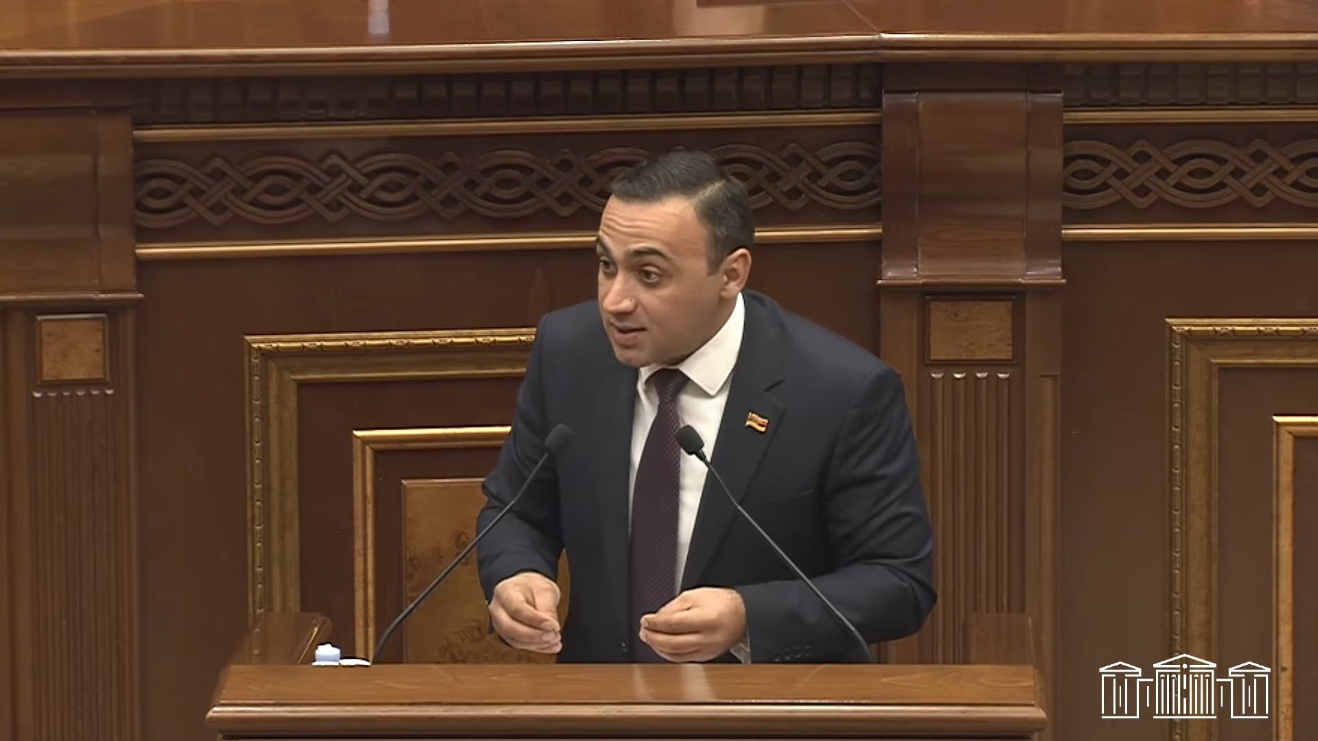 Բա ի՞նչ անեինք, իշաոտնուկ դնեինք, երկրների նախագահները նստեի՞ն. Տարոն Չախոյան