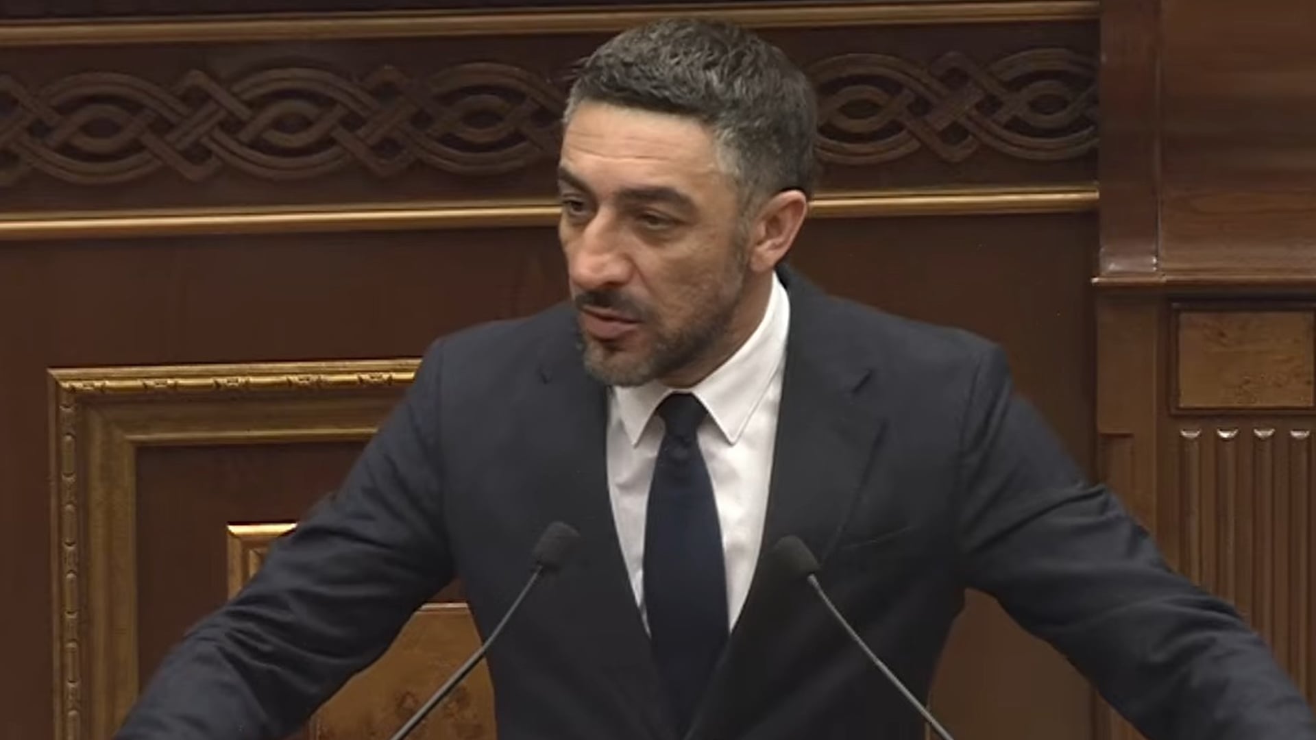 Էս դահլիճում ի՞նչ կա իրար ապացուցելու, դուրս գանք, դուրսը խոսենք, մեզ սազական չէ. Վիլեն Գաբրիելյան