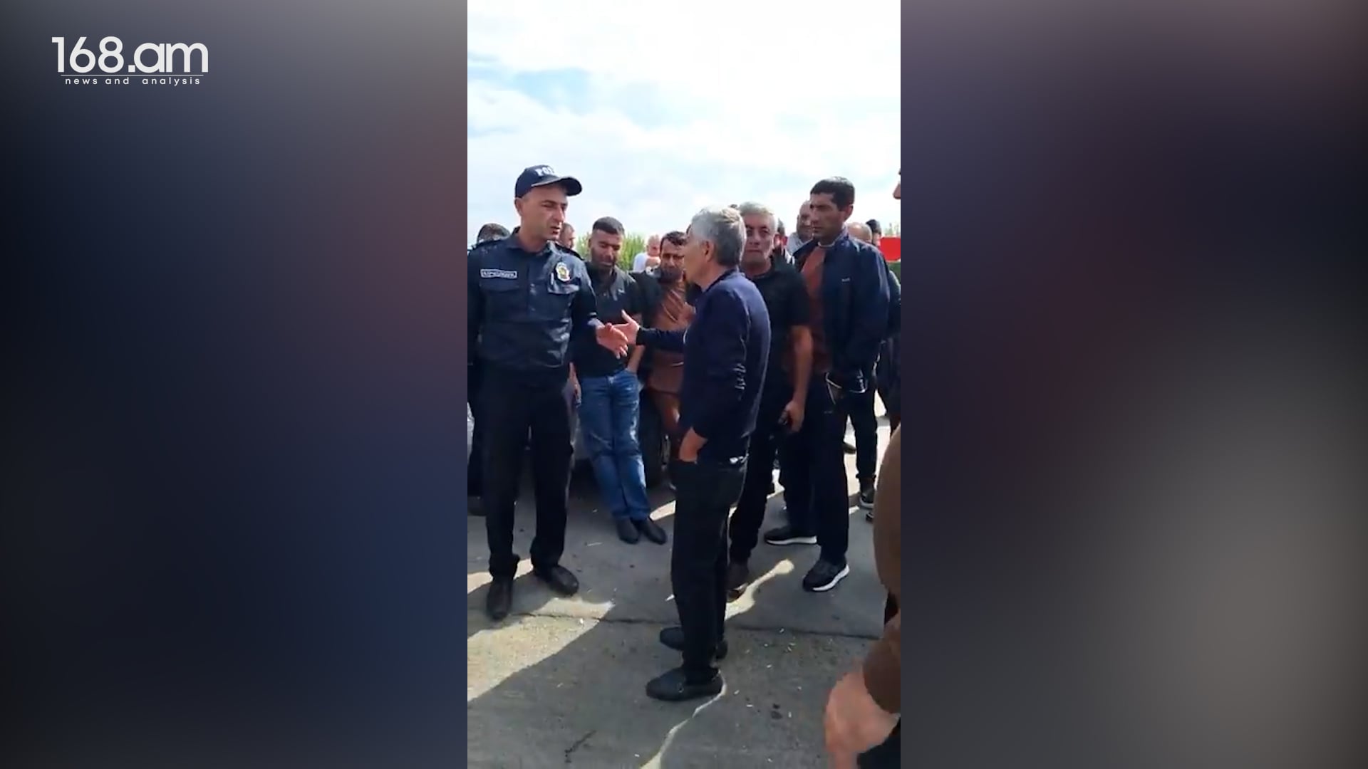 Protest: You demolished the village, you haven't built a road for 7 months, call the leader here: residents