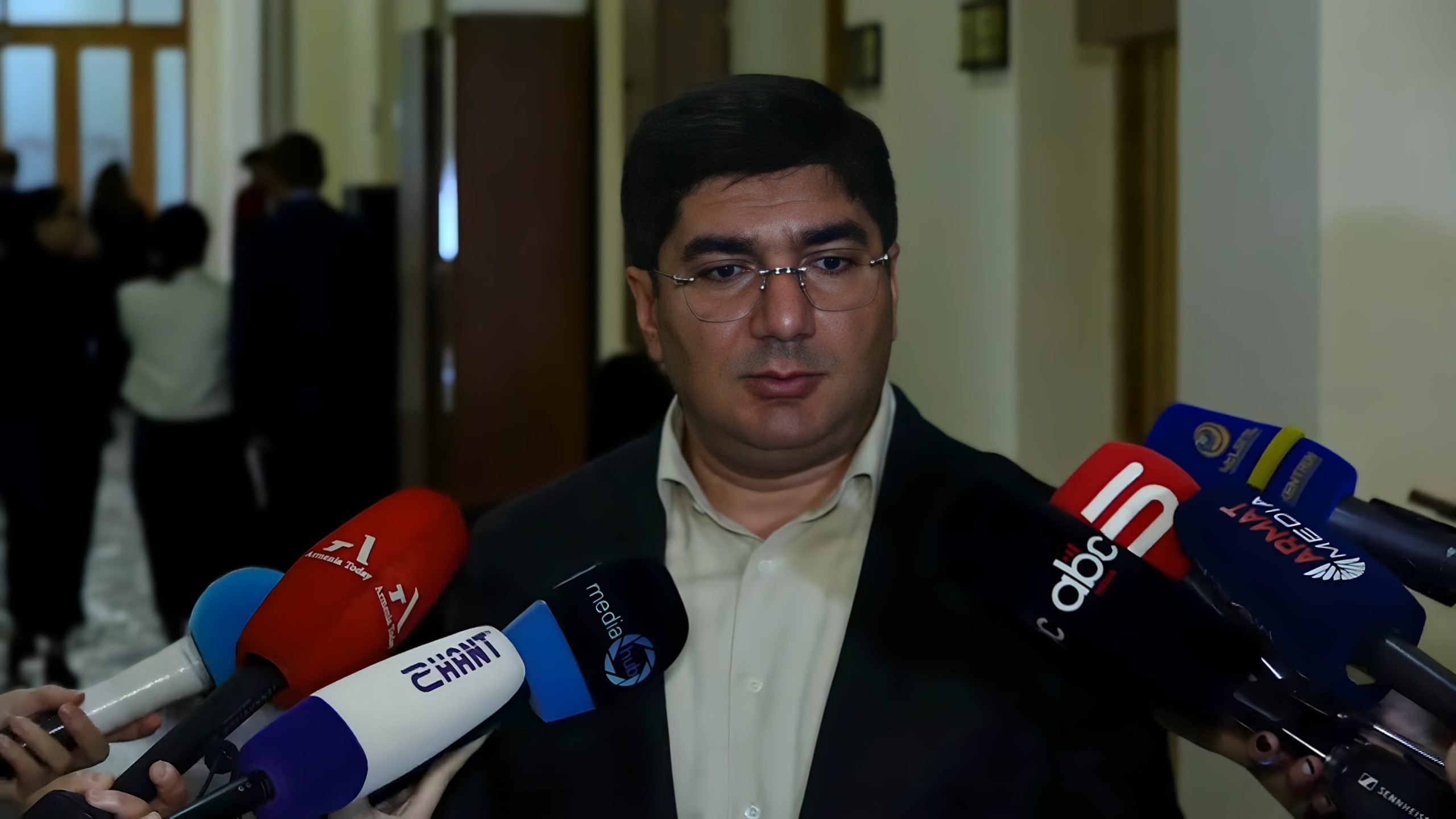 Տարոն Չախոյան, տուշոնկա ուտողն էլ ես դու, խտացրած կաթն էլ՝ հետևից զակուսկա անողն էլ. Մանուկյան