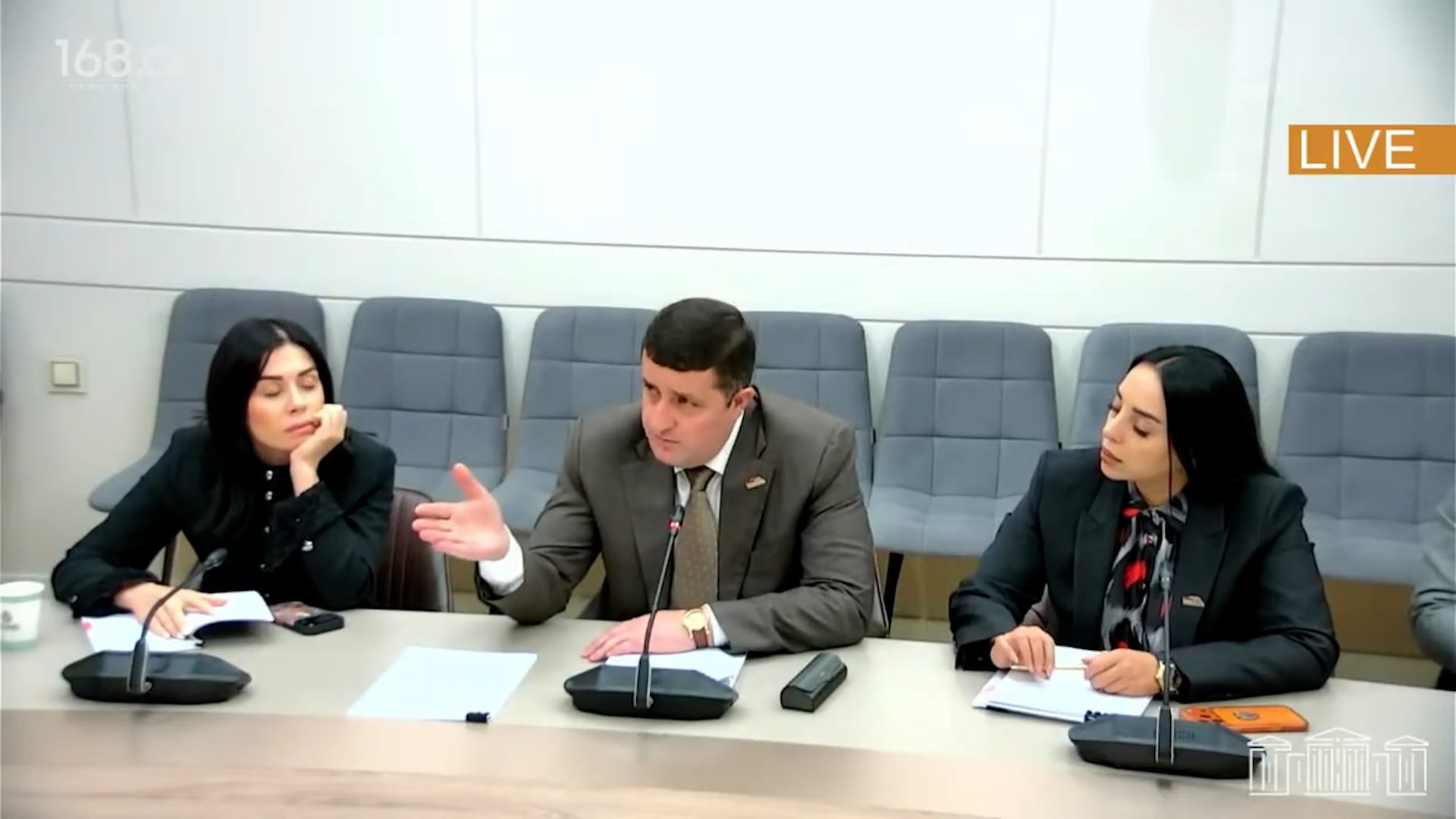 Կոնկրետ պատասխանեք՝ ինչո՞ւ էր պետք այսքան ժամանակ, որպեսզի նորից ընտրեիք հին տարբերակը. Ղազինյան