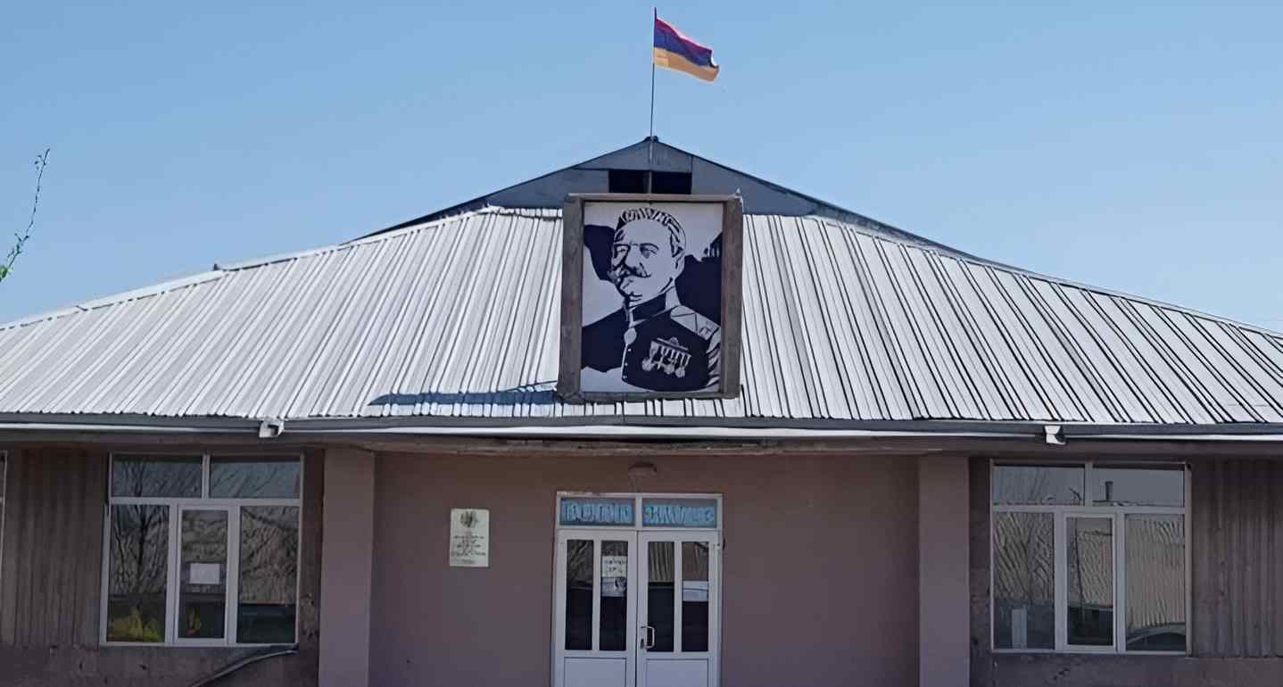 Արտենիի դպրոցից հեռացվել է Անդրանիկ զորավարի խճանկարը