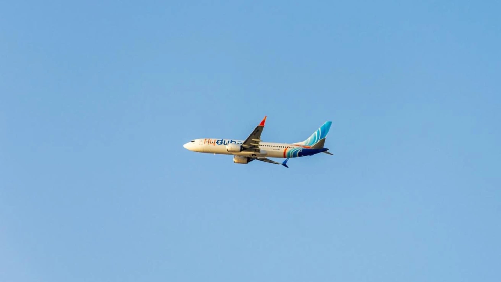 Etihad Airways and Qatar Airways suspend flights to Saudi Arabia