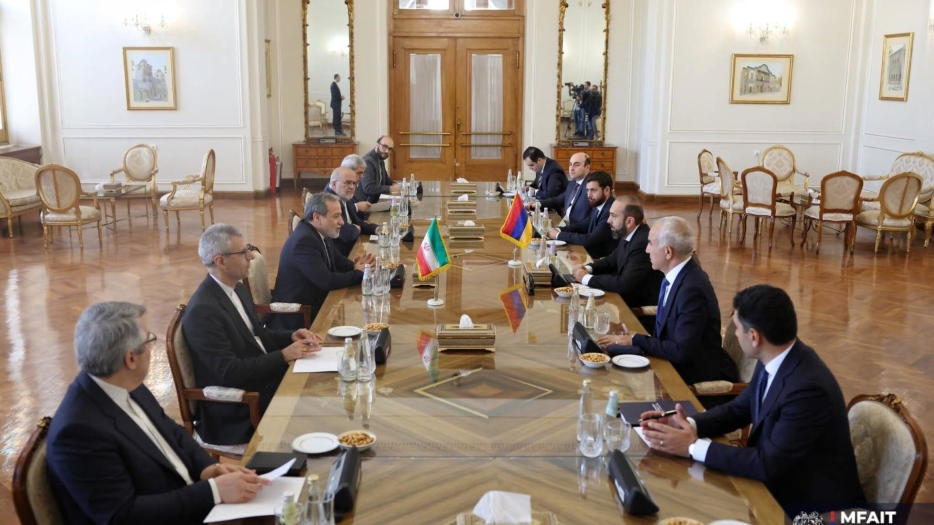 Թեհրանում ընթանում է Միրզոյան–Արաղչի հանդիպումն՝ ընդլայնված կազմով