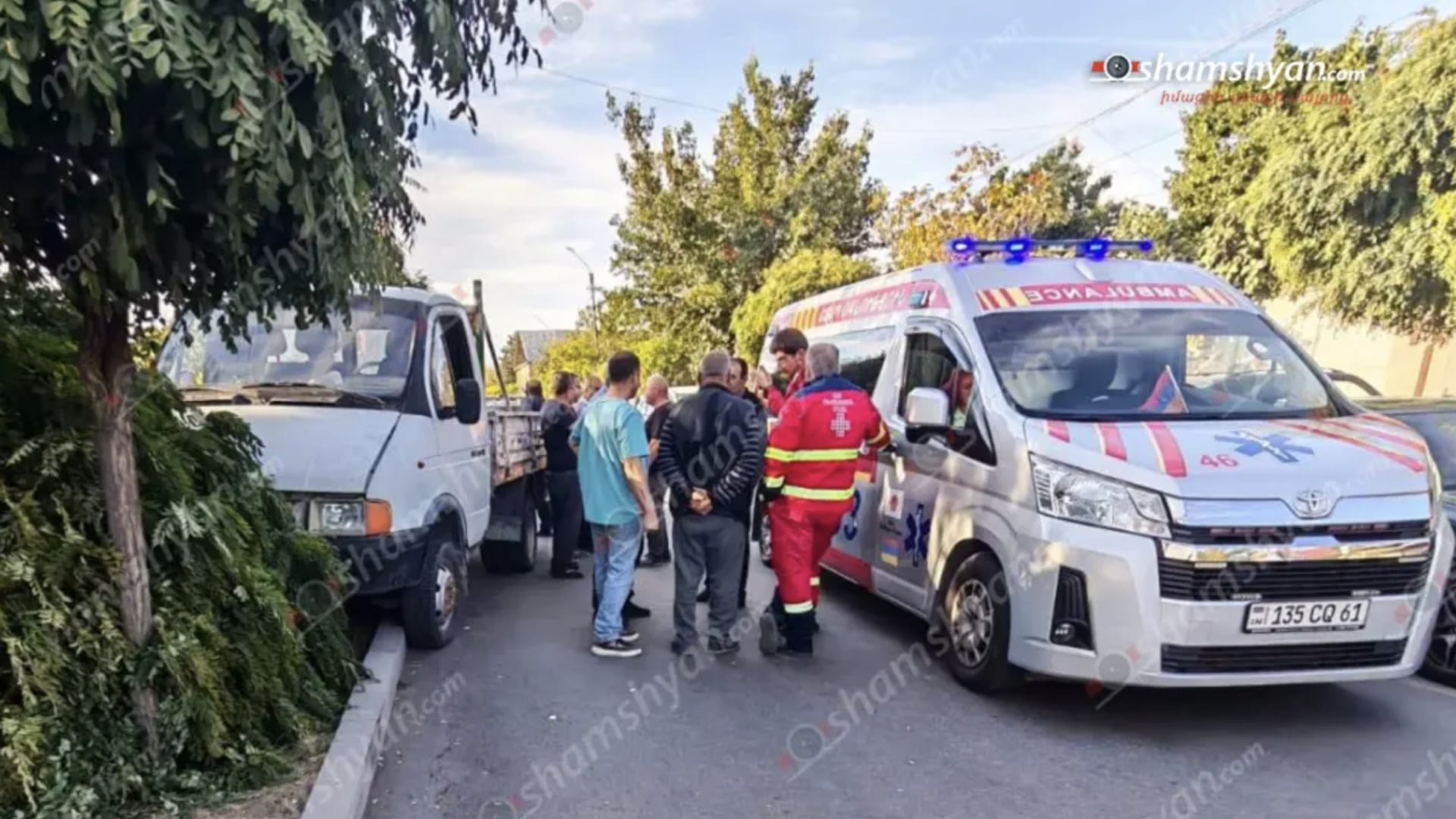 Երևանում բեռնատար «Գազել»-ը բախվել է ծառին․ բժիշկներն արձանագրել են վարորդի մшհը