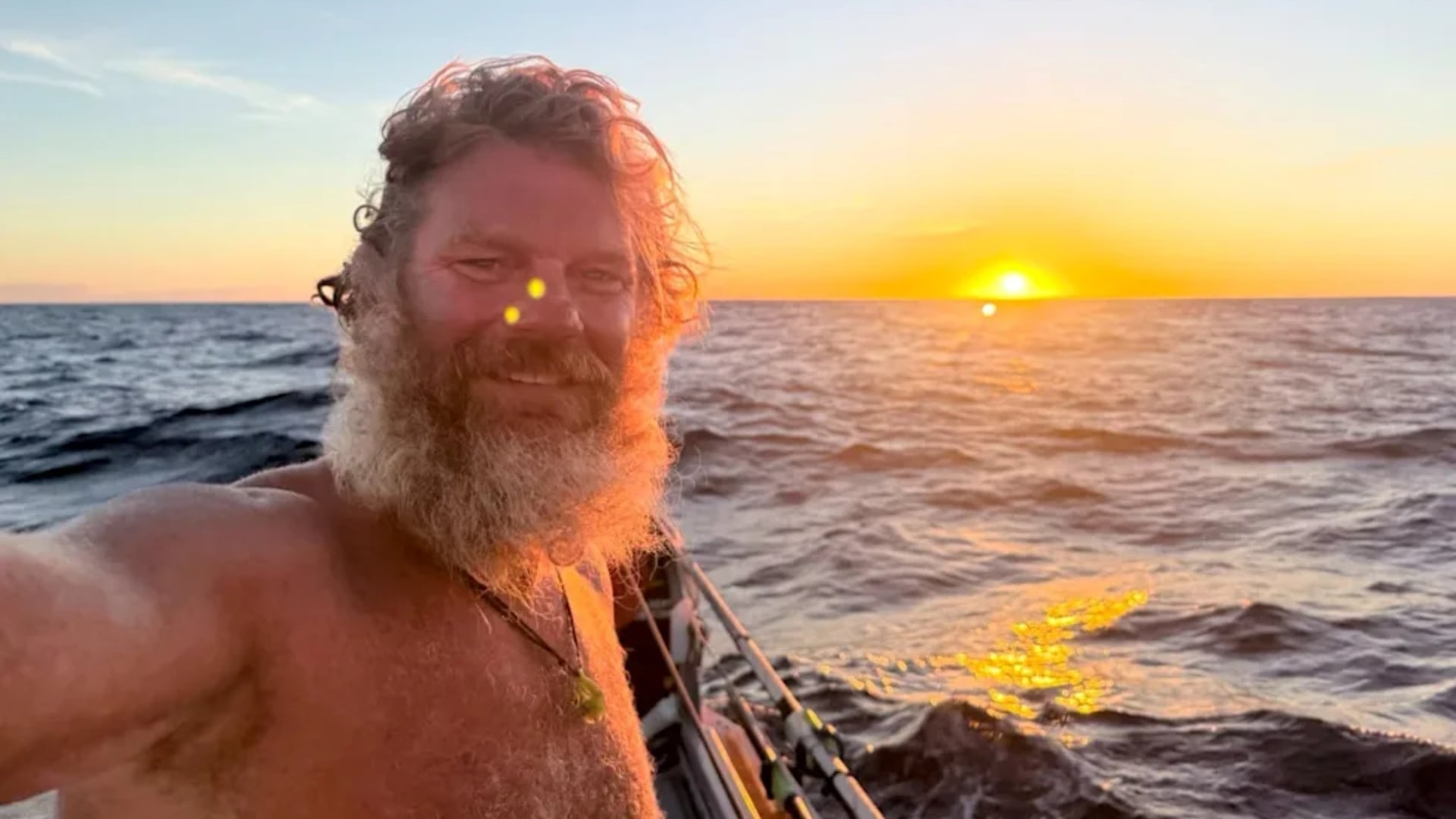 World record: Briton crosses two oceans solo