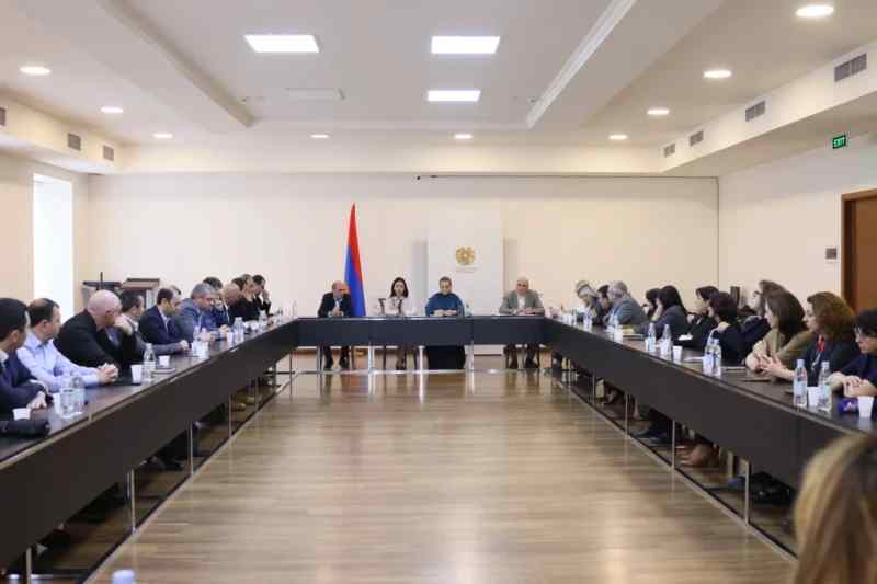 Ժաննա Անդրեասյանը գիտական ինստիտուտների ղեկավարների հետ քննարկել է ոլորտի խնդիրները