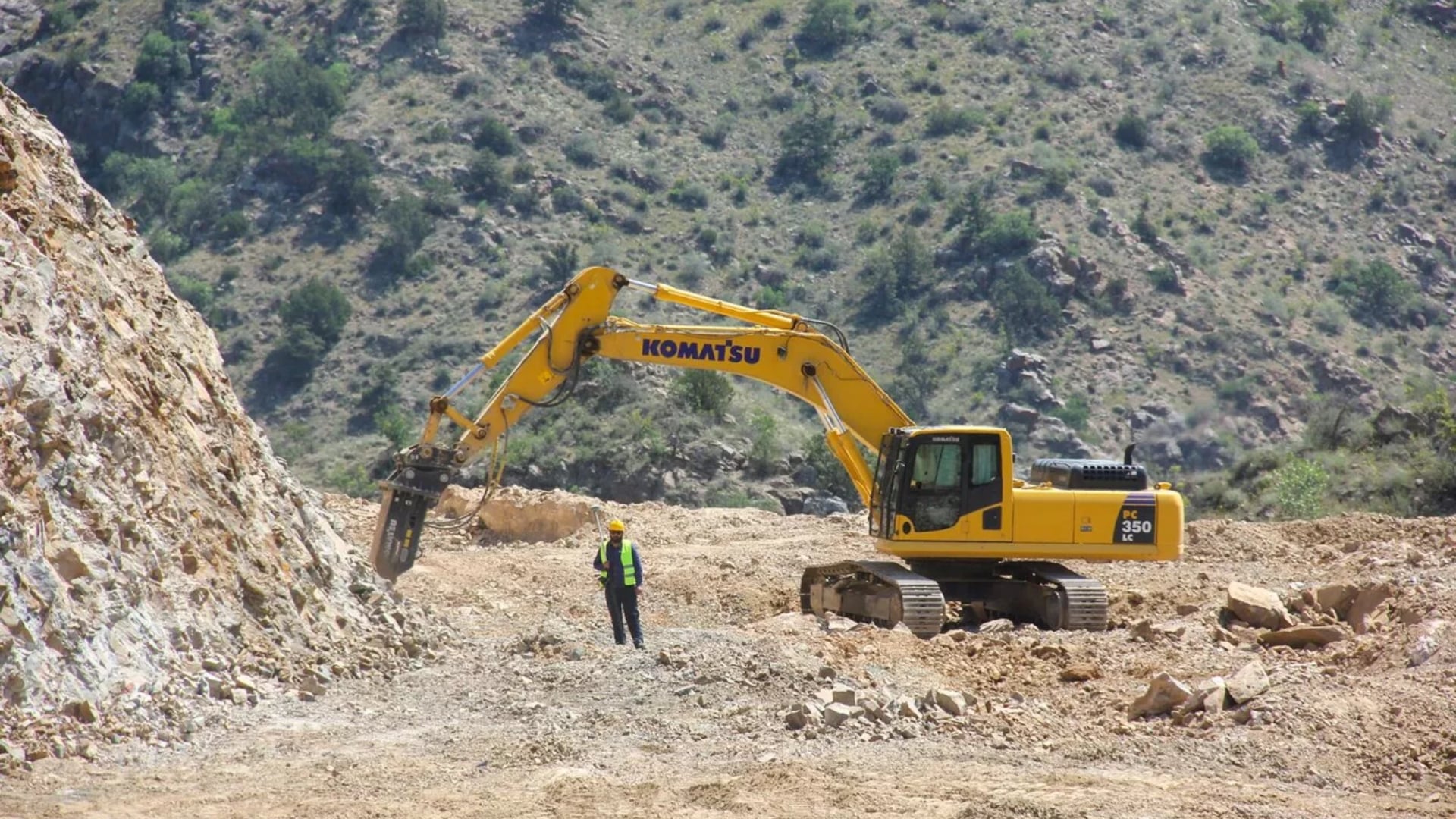 Construction of the new road to Nrnadzor is delayed again