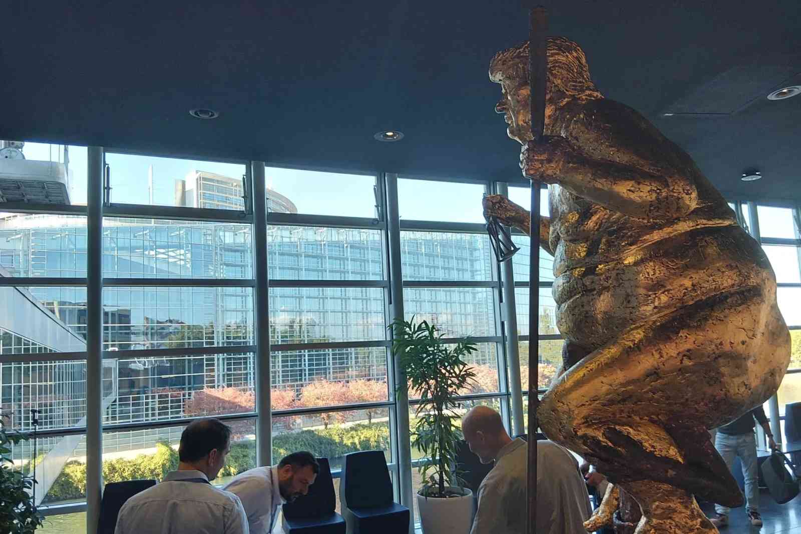 Naked, two-meter gilded statue of Trump unveiled in European Parliament