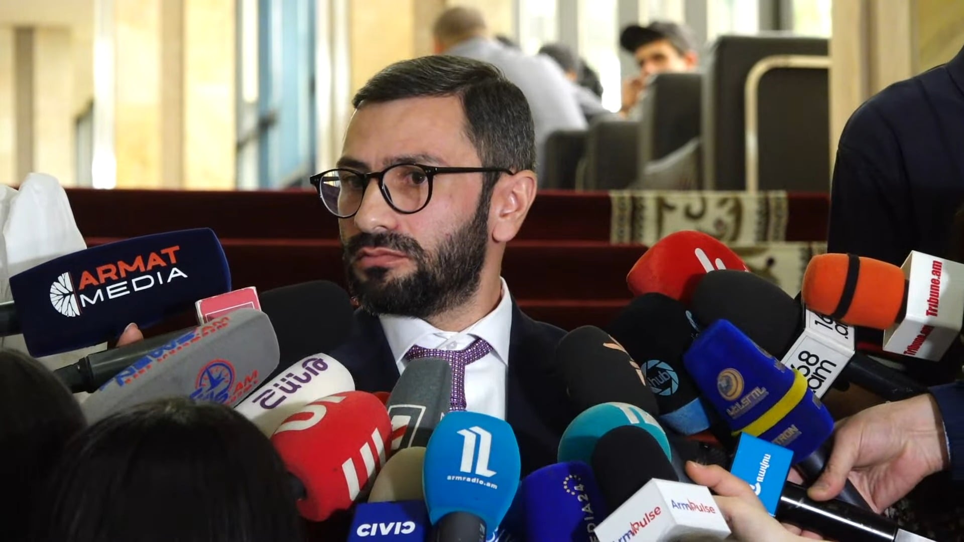 Կաթողիկոսի՝ երեխա ունենալու հարցով քննիչ հանձնաժողով եք ստեղծում, բանակում մահերի հարցով չէ՞. հարց՝ ՔՊ-ական Վովա Հակոբյանին