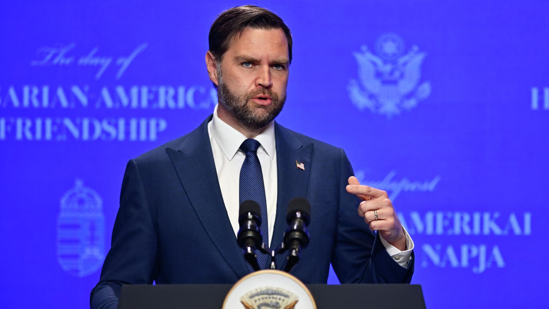 Вэнс выразил мнение, что и Россия, и Украина готовы сесть за стол переговоров
