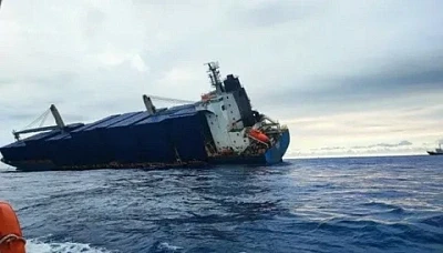 В Черном море затонуло судно, вероятно, пораженное дроном; есть погибший и пропавшие без вести