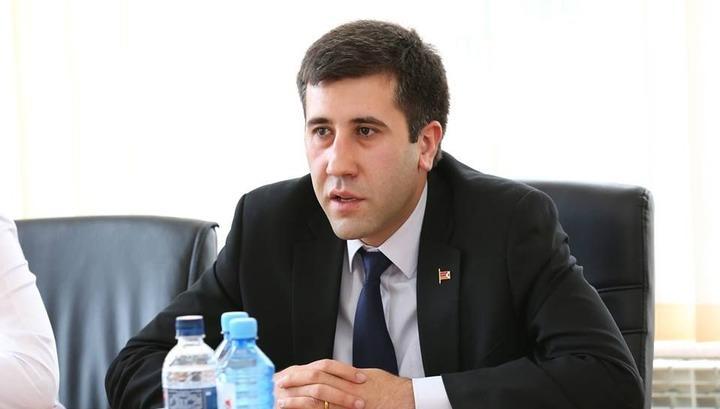 Դեռ չի վերացվելու Վեհափառ Հայրապետի դեմ քրեական գործի հիմք դարձած անօրինակ արգելքների շարանը
