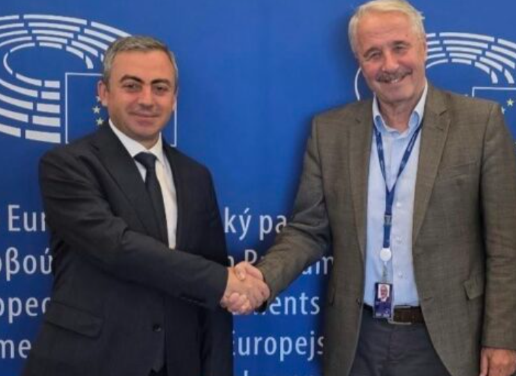 Saghatelyan, during his meeting with Manyatis, touched upon the release of Armenian prisoners held in Baku.