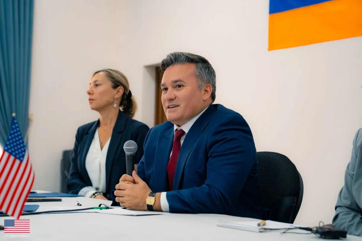 ԱՄՆ փոխդեսպանը Մարտունու համայնքապետարանում հանդիպել է տեղի բնակիչների հետ, ներկայացրել ԹՐԻՓՓ-ը