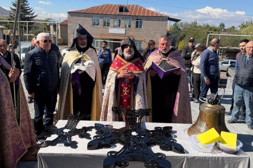 Տեր Իսահակ եպիսկոպոս Պողոսյանը օծել է Լճաշենի նորակառույց Սուրբ Մարիամ եկեղեցու խաչերն ու զանգը