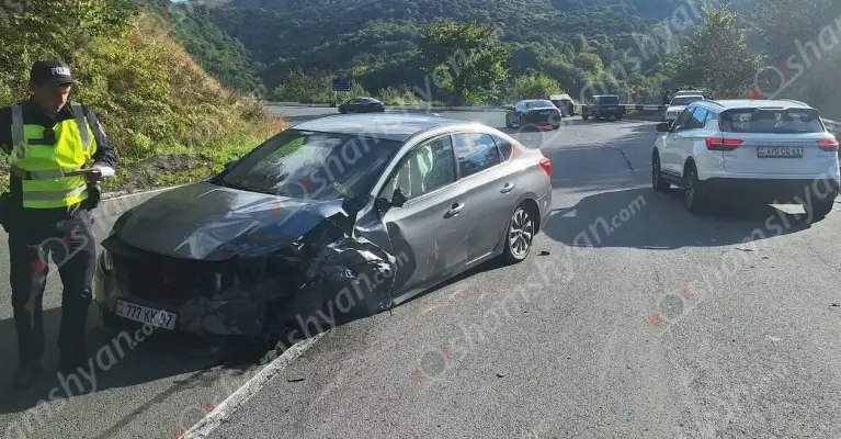 Բախվել են «MERCEDES»-ն ու «NISSAN»-ը, կա 1 զոհ, 1 վիրավոր, մաhացածը վարորդներից մեկի կինն է