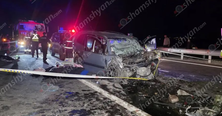 Երևան-Գյումրի ճանապարհին բախվել են Opel-ը և բեռնատարը․ կան զոհեր, 5 վիրավոր, որոնցից 4-ը երեխաներ են