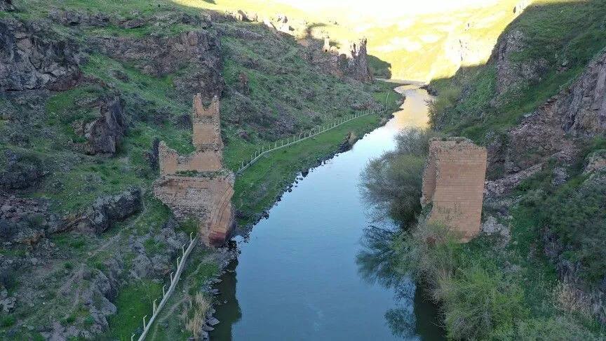 Թուրքիան ավարտել է Հայաստանի հետ սահմանին գտնվող Անիի կամրջի վերականգնման մրցույթը