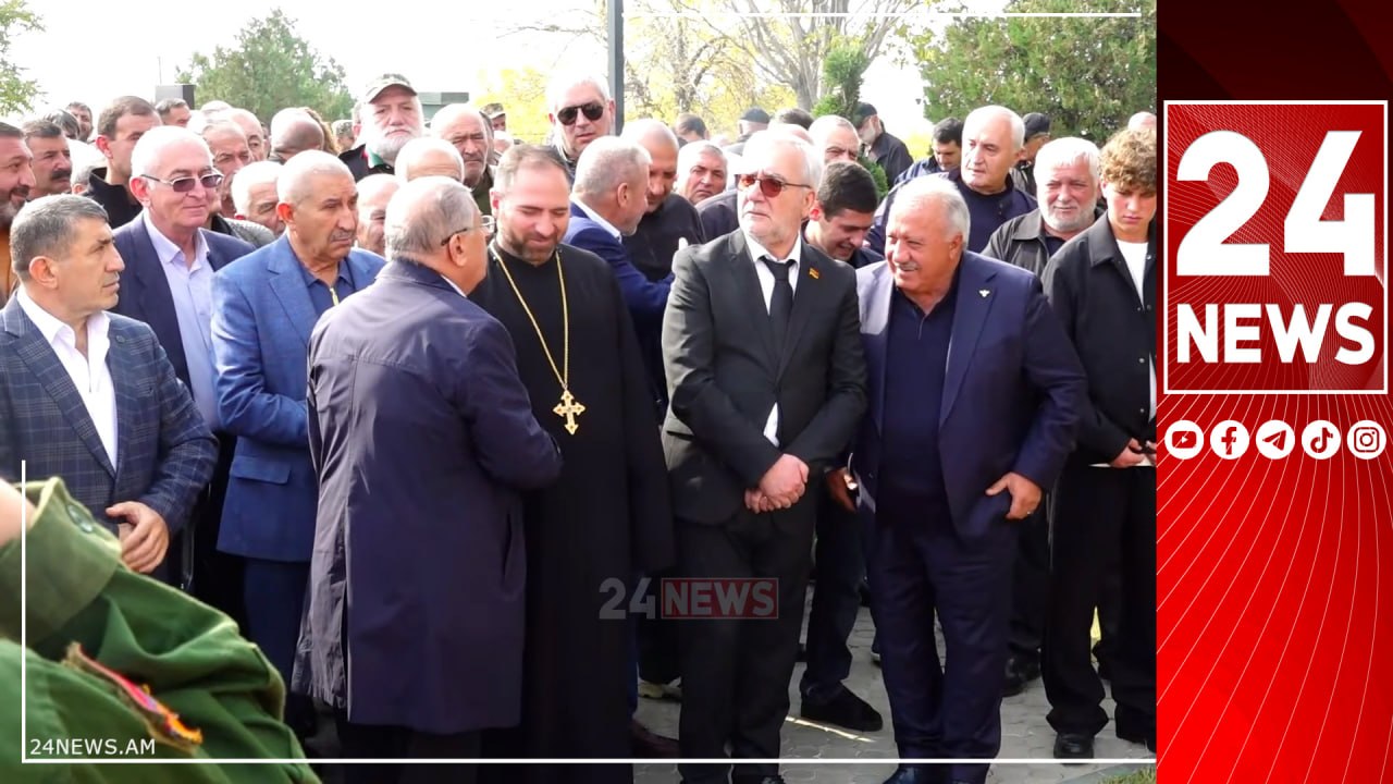 Ջհանգիրյանը «համոզեց» քահանային, որ Եռաբլուրում աղոթքը «կարճ կապի», ինչի վրա ներկաները ծիծաղեցին