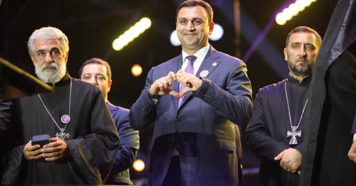 6.6 մլն դրամ՝ Էրիկին, 4.4 մլն դրամ՝ Իվետա Մուկուչյանին. Էջմիածնի տոնակատարության հաշիվը փակված չէ