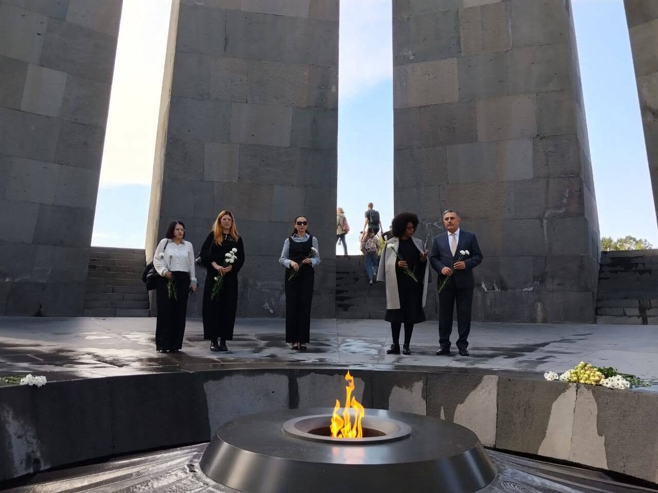 Փարիզի քաղաքապետարանի ներկայացուցիչներն այցելել են Հայոց ցեղասպանության հուշահամալիր