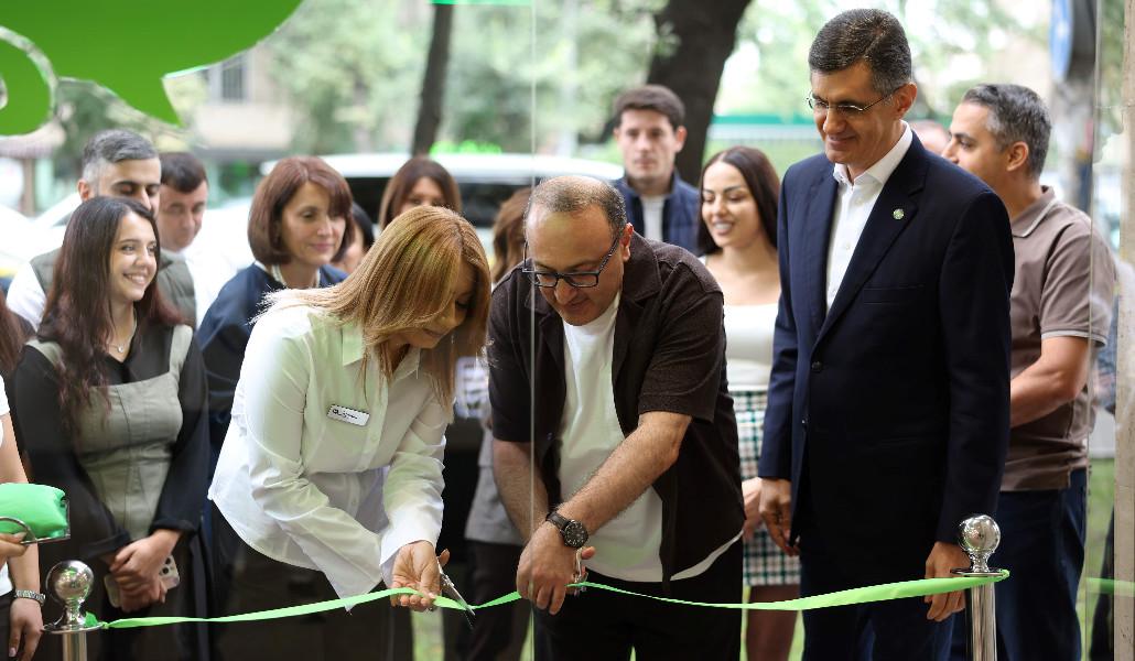 На Эребуни 20/52 открылся обновленный Центр продаж и обслуживания Ucom