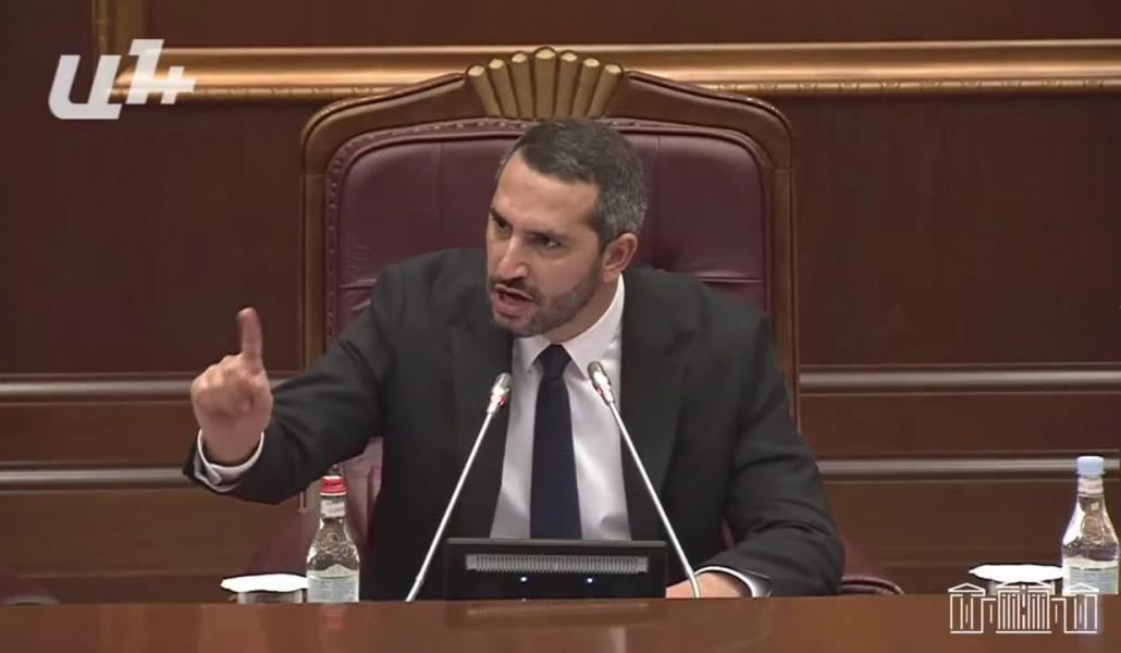 "You wrote an essay in Turkish," "They dictated it to you and you write like a fool" (video)