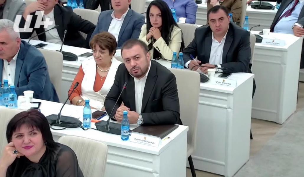 Մեկ ա՝ գրեթե բոլորդ աշխատավարձի հույսին էլ չեք, բայց, ուզում եք, որ աշխատավարձն էլ շատ բարձր լինի (տեսանյութ)