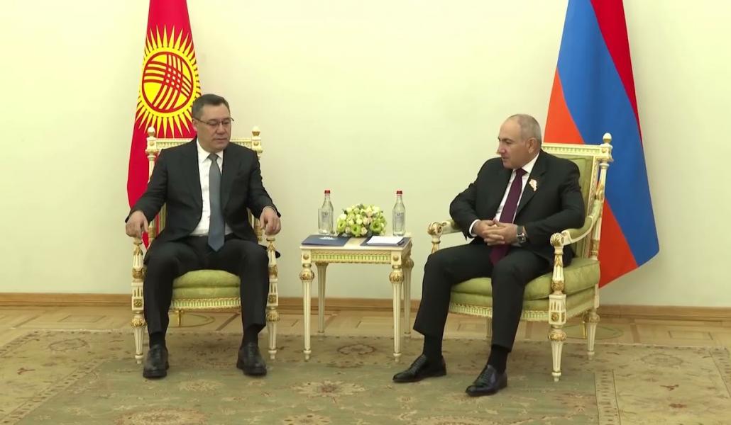 Փաշինյանն առանձնազրույց է ունեցել Ղրղզստանի նախագահ Սադիր Ժապարովի հետ (տեսանյութ)