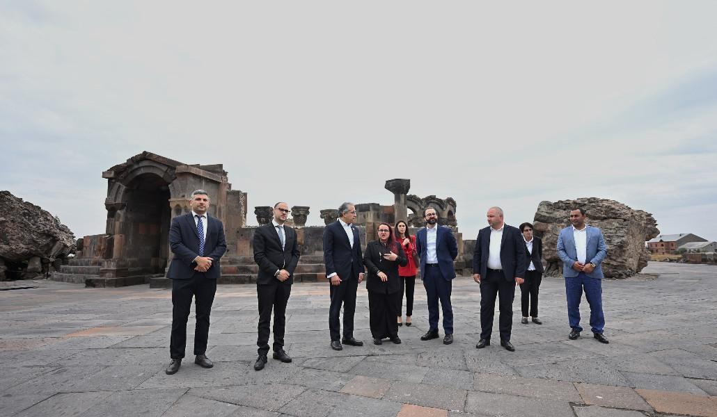 ՅՈՒՆԵՍԿՕ-ի գլխավոր տնօրեն Խալեդ Էլ-Էնանին այցելել է Զվարթնոց տաճար