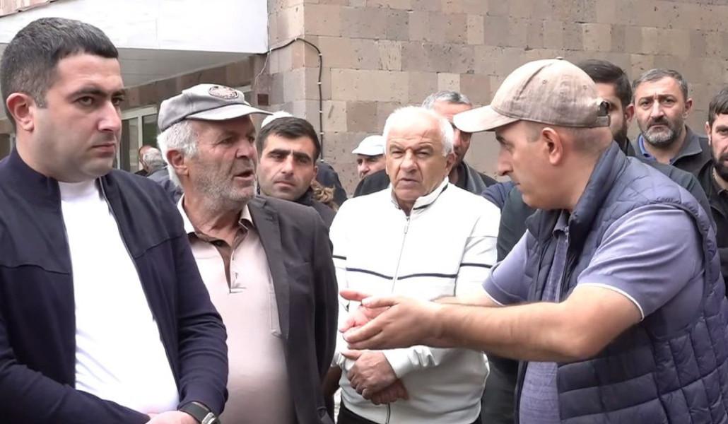«Հրազդան Ցեմենտ»–ի աշխատակիցների բողոքի ակցիան. ՈՒՂԻՂ (տեսանյութ)