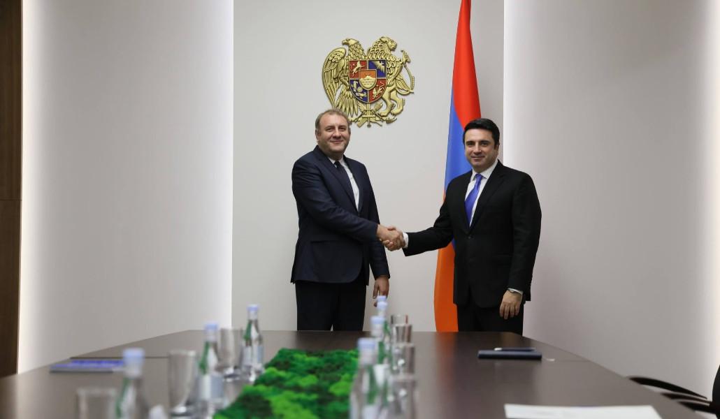 Ալեն Սիմոնյանն ընդունել է Հայաստանում Եվրոպական միության գործընկերության առաքելության ղեկավար Կոսմին Դինեսկուին
