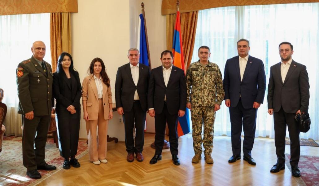Պապիկյանն այցելել է Չեխիայում ՀՀ դեսպանություն (տեսանյութ)
