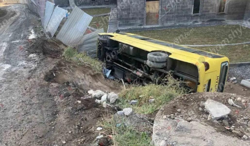 Երևանում ավտոբուս է կողաշրջվել․ կա 11 տուժած