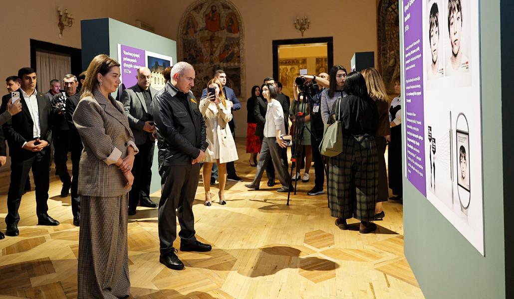 Վարչապետը տիկնոջ հետ ներկա է գտնվել «Լռության էքսպոնատներ» խորագրով հատուկ ցուցադրության բացմանը