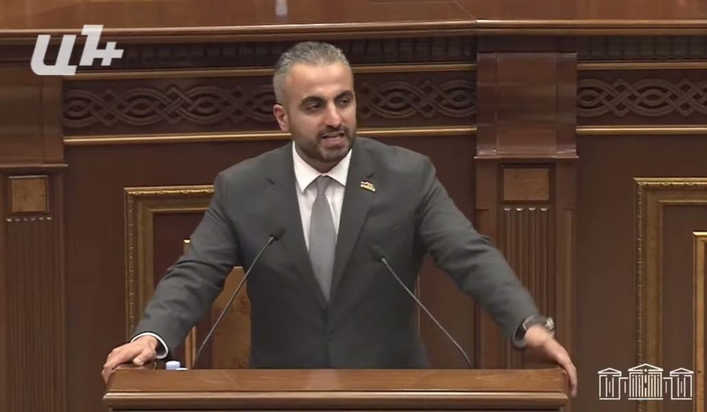 Տարոն Չախոյանի ու Արփի Դավոյանի համար առանձին դժոխք ա լինելու. Դավթյան (տեսանյութ)