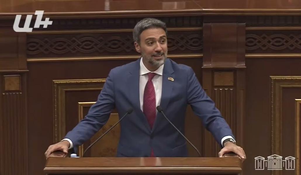 Եկեք, ներողություն խնդրեք Նարեկ Կարապետյանից. Արամ Վարդեւանյան (տեսանյութ)