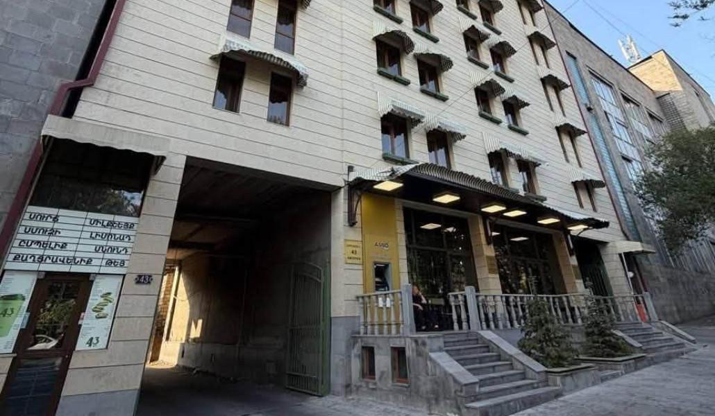Արգելանք է կիրառվել Ա․Բ․-ին և նրա հետ փոխկապակցված 7 անձանց պատկանող շուրջ 8 անշարժ, 1020 շարժական գույքերի, տրանսպորտային միջոցի վրա