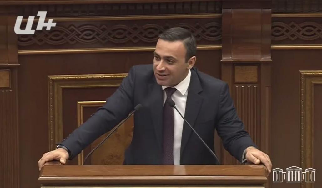 «Խփեցի՞, կերա՞ք, էդ էիք ուզո՞ւմ»․ Տարոն Չախոյանը ծեծկռտուքից հետո շարունակում է ելույթը (տեսանյութ)