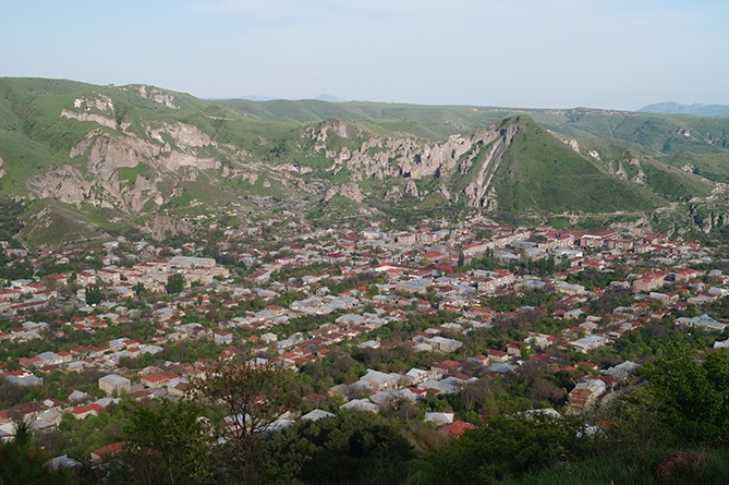 Azerbaijani enters Shaki village of Armenia’s Syunik Province, shoots Armenian girl in the leg