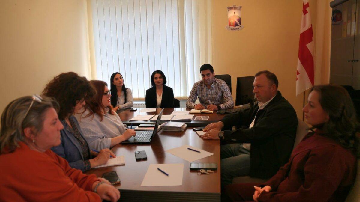 Ախալքալաքում քննարկվել են ազգային փոքրամասնությունների համար կրթական և հանրային ծառայությունների մատչելիության հարցերը