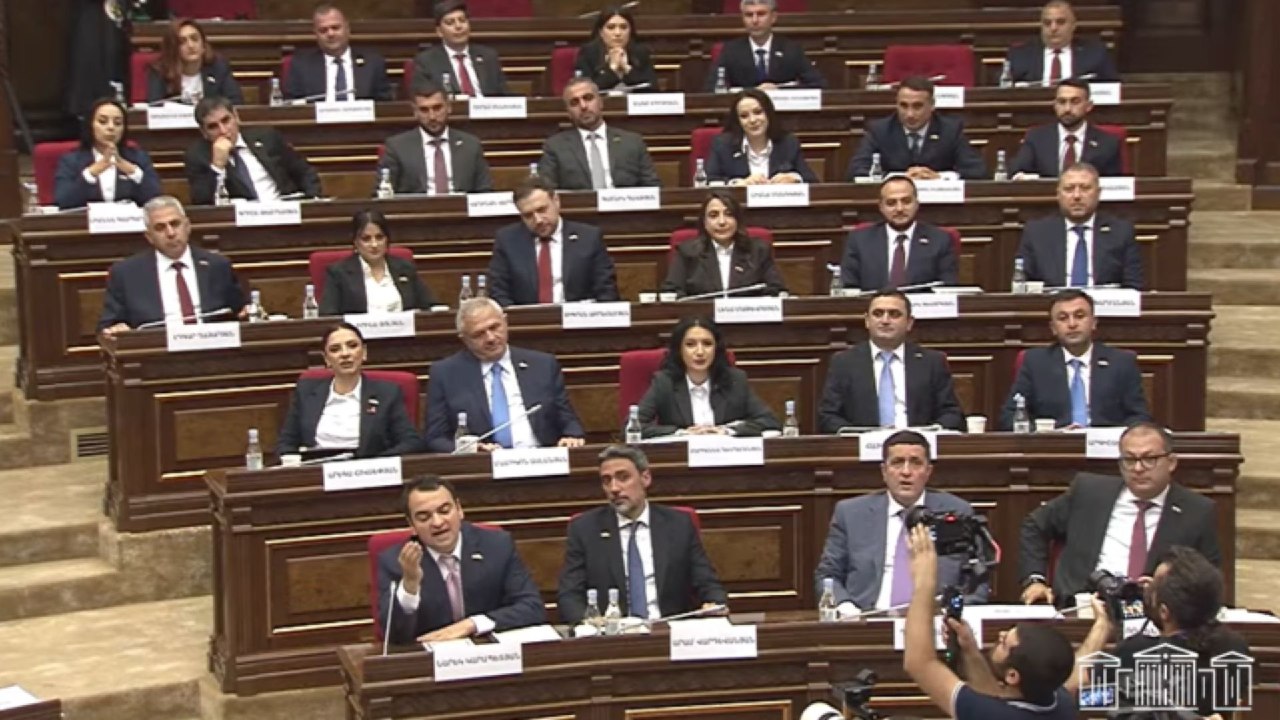 Assistants of "Strong Armenia" MPs banned from entering the National Assembly: what awaits them? ArmLur.am