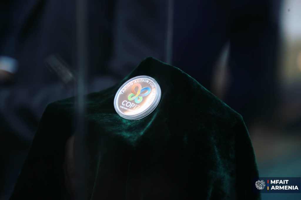 The ceremony of presenting a commemorative coin dedicated to COP17 took place